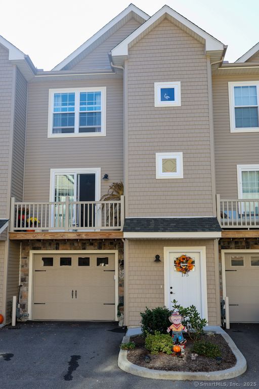 64 Scotch Cap Road 175, Waterford, CT 06375