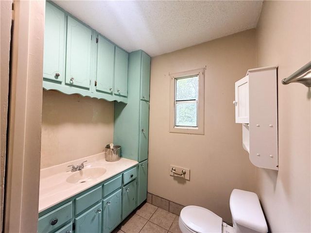 1705 Gill Road, Mobile, AL 36605