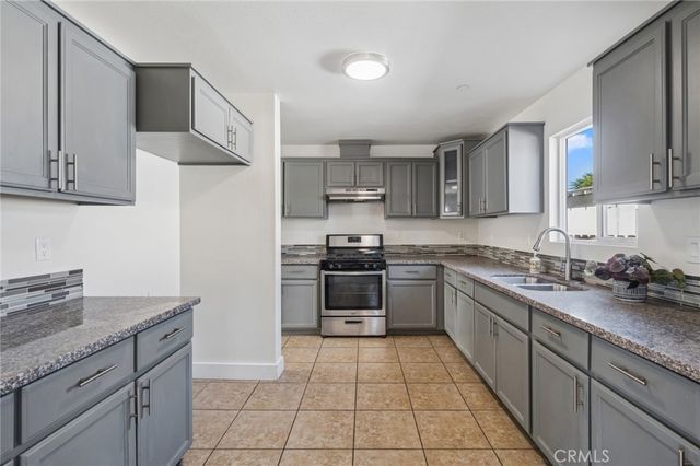 330 E 101st Street, Los Angeles, CA 90003
