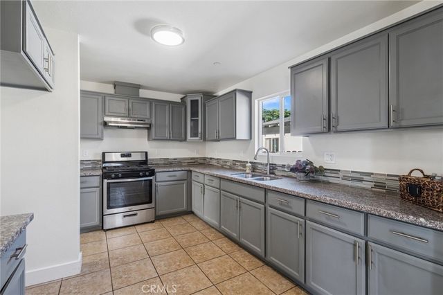 330 E 101st Street, Los Angeles, CA 90003