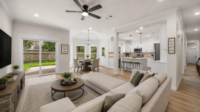 18 Windsor Drive, Conroe, TX 77304