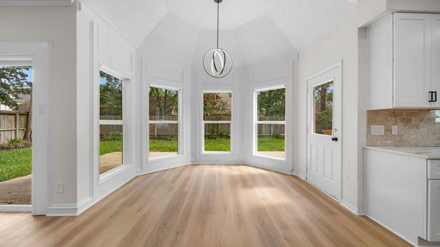 18 Windsor Drive, Conroe, TX 77304