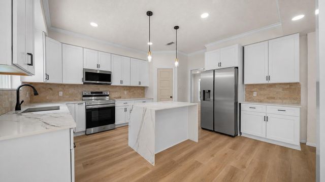 18 Windsor Drive, Conroe, TX 77304