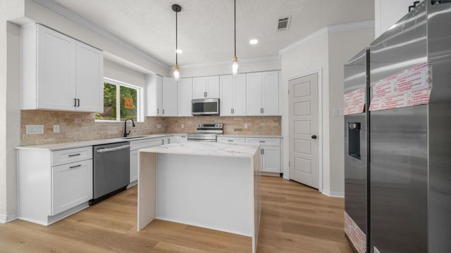 18 Windsor Drive, Conroe, TX 77304