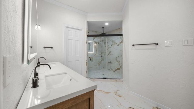 18 Windsor Drive, Conroe, TX 77304
