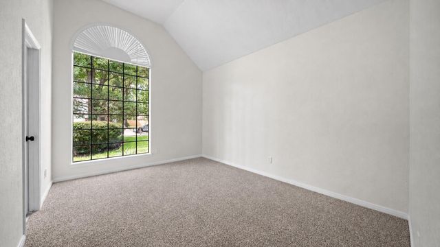 18 Windsor Drive, Conroe, TX 77304