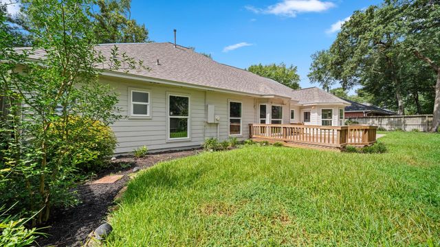 18 Windsor Drive, Conroe, TX 77304
