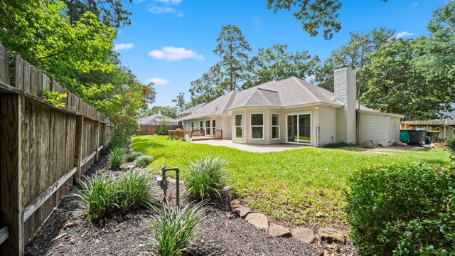 18 Windsor Drive, Conroe, TX 77304