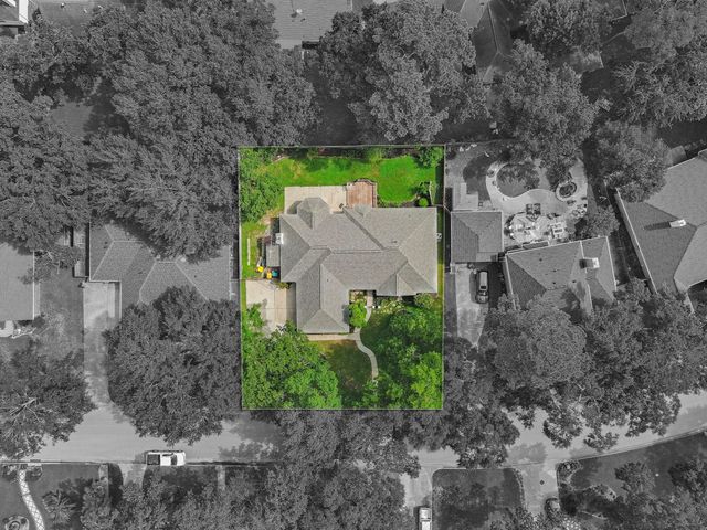 18 Windsor Drive, Conroe, TX 77304
