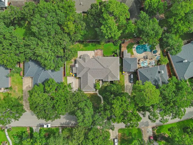 18 Windsor Drive, Conroe, TX 77304