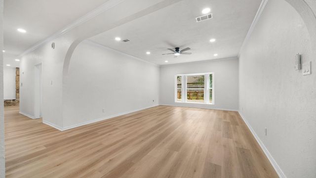 18 Windsor Drive, Conroe, TX 77304
