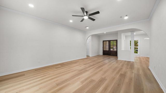 18 Windsor Drive, Conroe, TX 77304