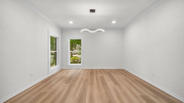 18 Windsor Drive, Conroe, TX 77304