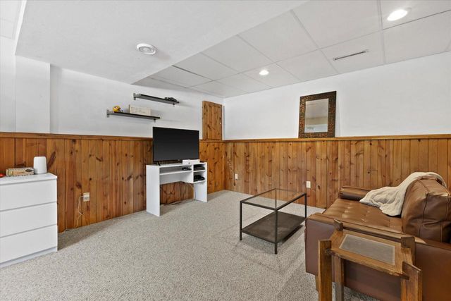 1606 Pleasant View AVENUE, Waukesha, WI 53188