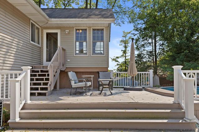 1606 Pleasant View AVENUE, Waukesha, WI 53188