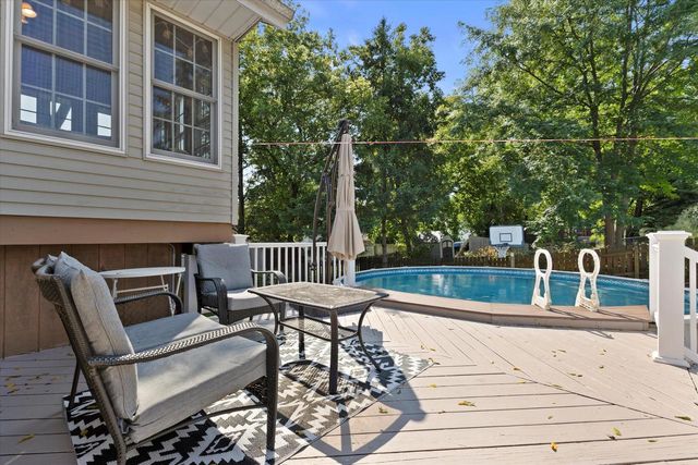 1606 Pleasant View AVENUE, Waukesha, WI 53188