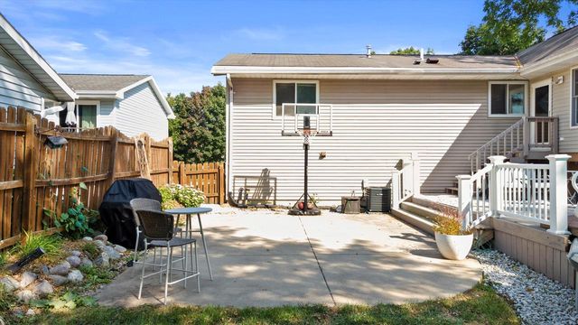 1606 Pleasant View AVENUE, Waukesha, WI 53188