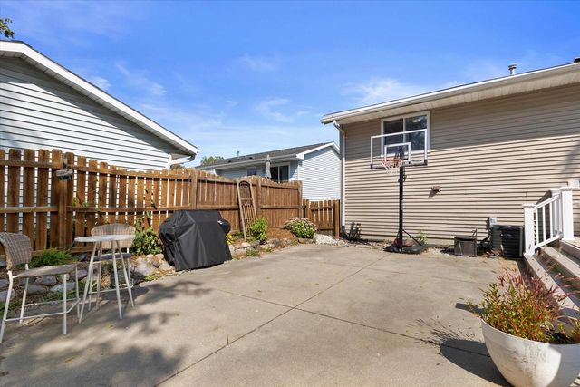 1606 Pleasant View AVENUE, Waukesha, WI 53188