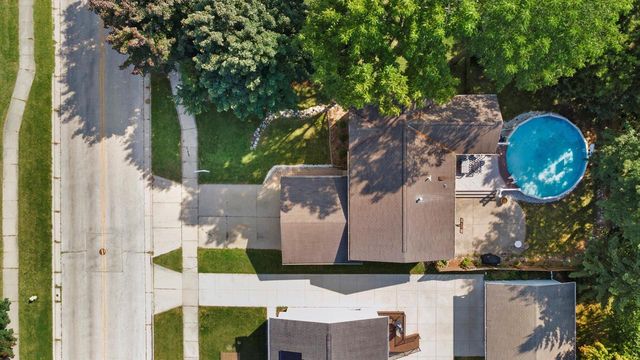 1606 Pleasant View AVENUE, Waukesha, WI 53188
