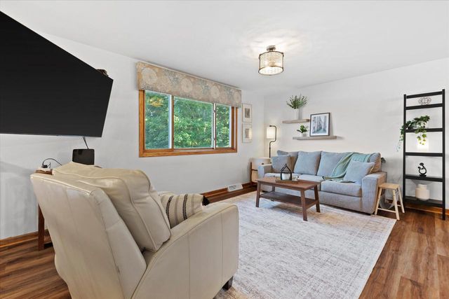 1606 Pleasant View AVENUE, Waukesha, WI 53188