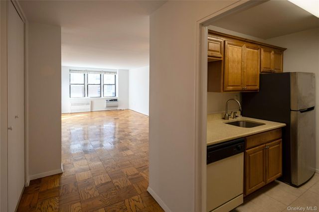 1874 Pelham Parkway S 3B, Bronx, NY 10461