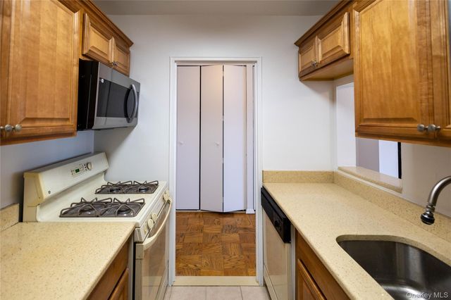 1874 Pelham Parkway S 3B, Bronx, NY 10461