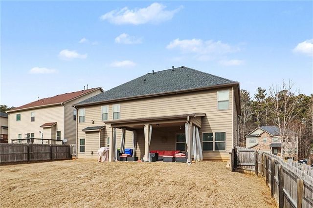 622 Stream Court, Fairburn, GA 30213