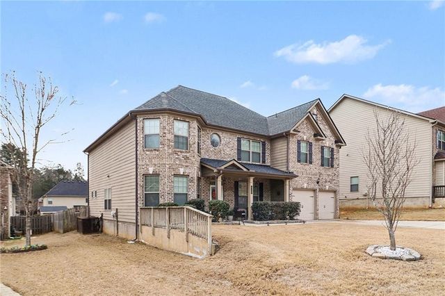 622 Stream Court, Fairburn, GA 30213