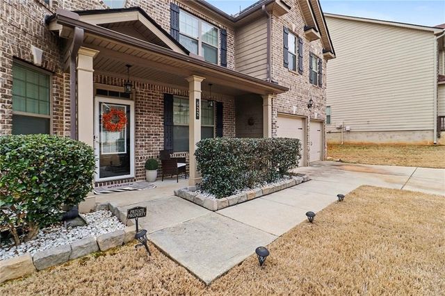 622 Stream Court, Fairburn, GA 30213