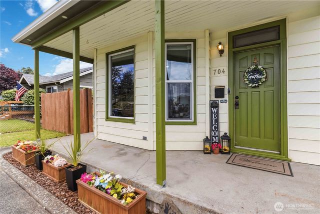 704 Columbia Street, Kelso, WA 98626