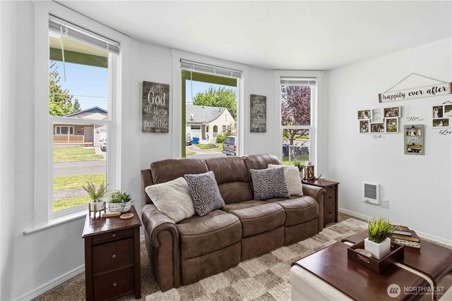 704 Columbia Street, Kelso, WA 98626