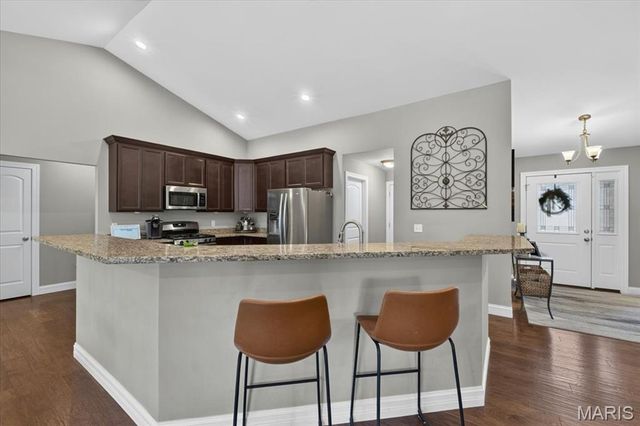 607 W Laura Court, Columbia, IL 62236