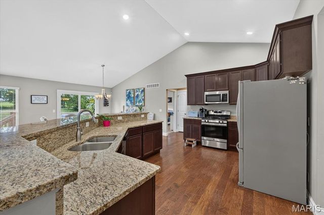 607 W Laura Court, Columbia, IL 62236