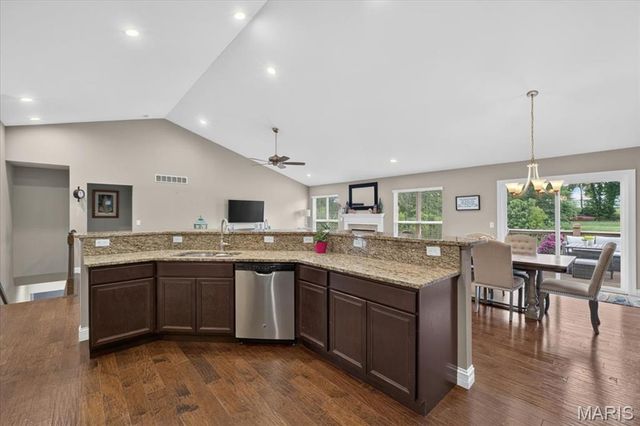 607 W Laura Court, Columbia, IL 62236