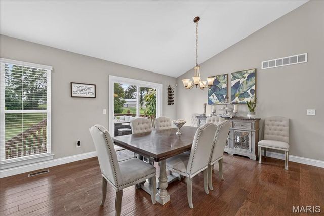 607 W Laura Court, Columbia, IL 62236