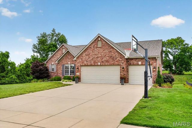 607 W Laura Court, Columbia, IL 62236