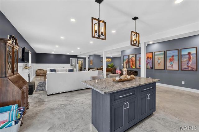 607 W Laura Court, Columbia, IL 62236