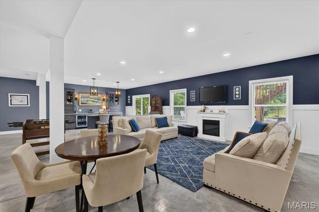 607 W Laura Court, Columbia, IL 62236