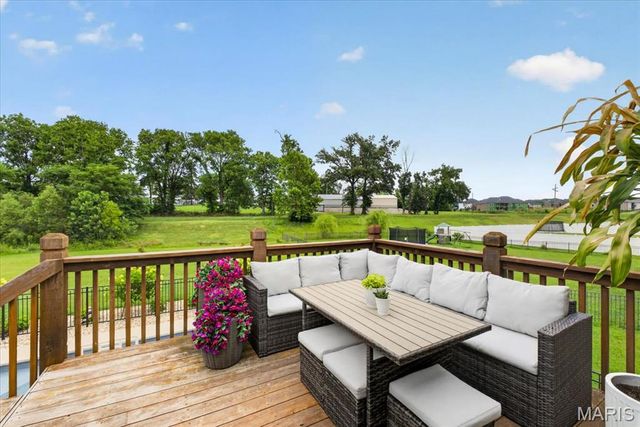 607 W Laura Court, Columbia, IL 62236