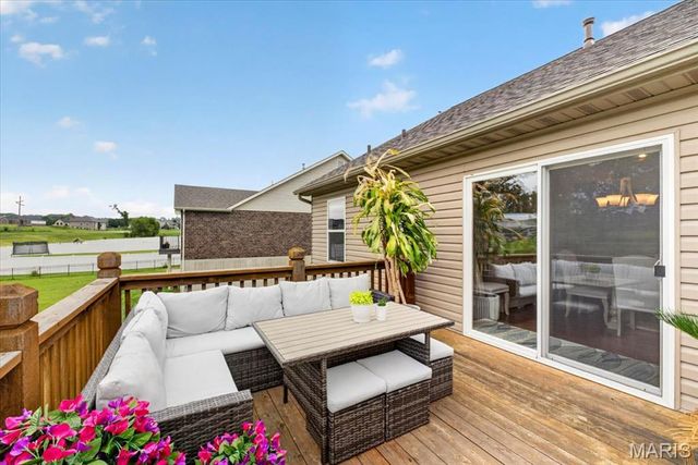 607 W Laura Court, Columbia, IL 62236