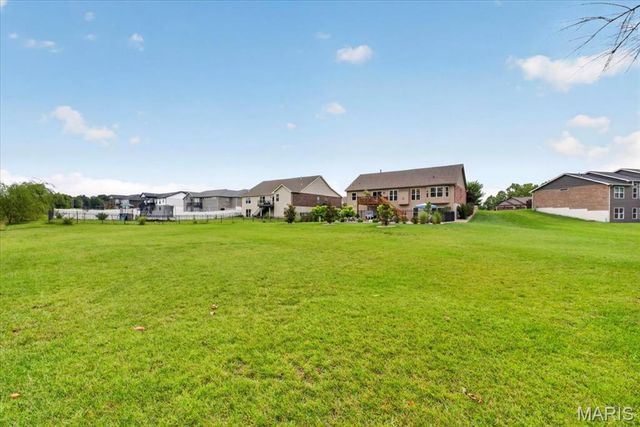 607 W Laura Court, Columbia, IL 62236