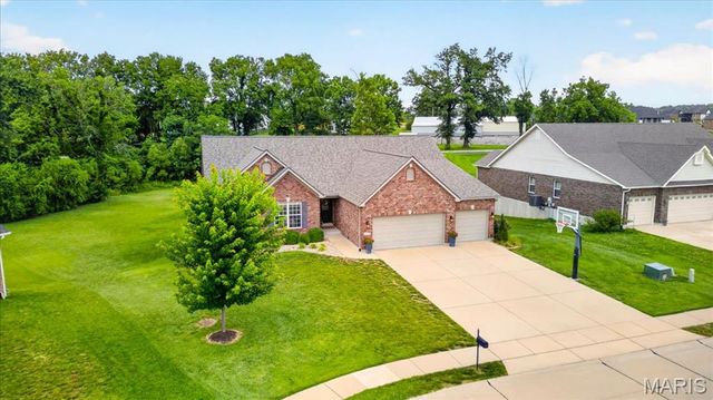 607 W Laura Court, Columbia, IL 62236