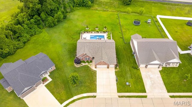 607 W Laura Court, Columbia, IL 62236