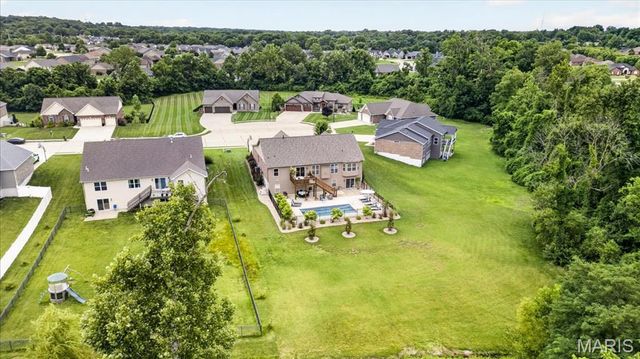 607 W Laura Court, Columbia, IL 62236
