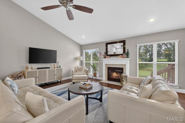 607 W Laura Court, Columbia, IL 62236