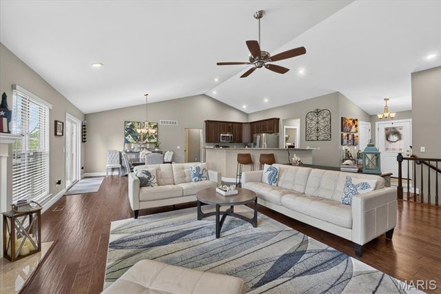 607 W Laura Court, Columbia, IL 62236