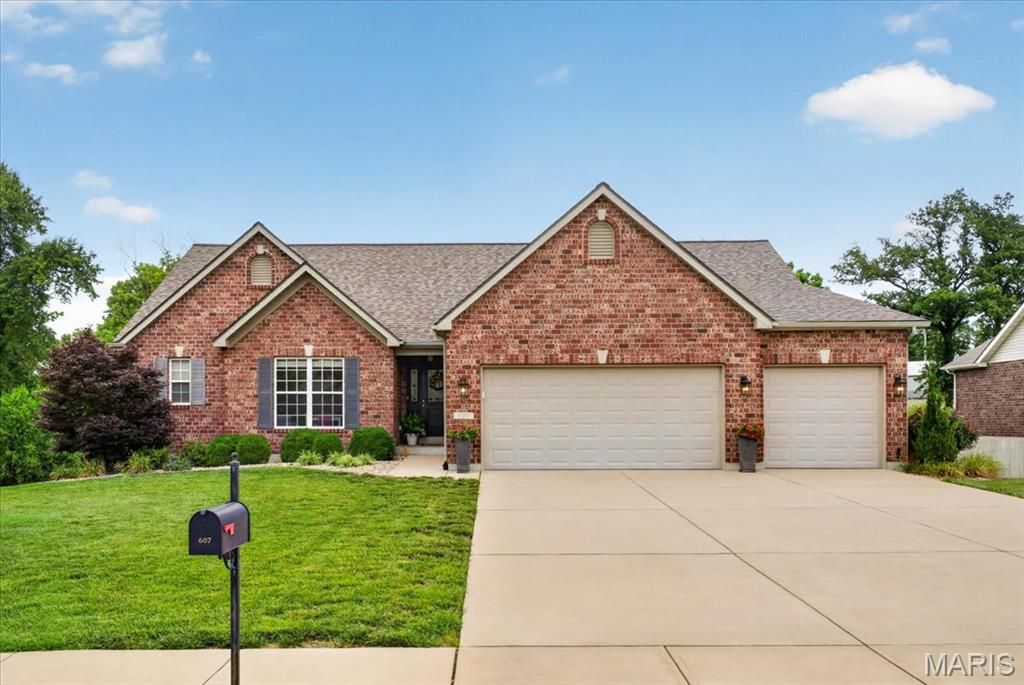 607 W Laura Court, Columbia, IL 62236