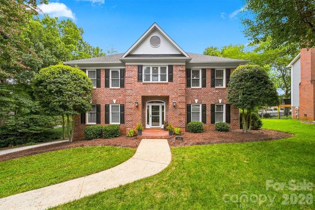 354 41st Avenue Place NW, Hickory, NC 28601