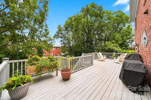 354 41st Avenue Place NW, Hickory, NC 28601