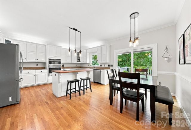 354 41st Avenue Place NW, Hickory, NC 28601
